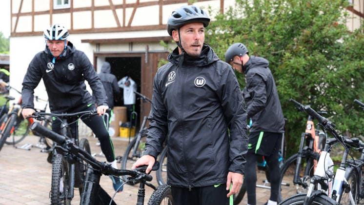 VfL Trainingslager, Weimarer Land Blankenhain, 19.07.2026, Fußball, Herren, Saison 2026 2027, 2. BL, VfL Wolfsburg, Sommer-Trainingslager: Tag 1. Fahrradtour, Cheftrainer Tobias Strobl (VfL Wolfsburg) Weimarer Land Niedersachsen Deutschland *** VfL Training Camp, Weimarer Land Blankenhain, July 19, 2026, Soccer, Men s, 2026–2027 Season, 2. Bundesliga, VfL Wolfsburg, Summer Training Camp Day 1 Bike Ride, Head Coach Tobias Strobl, VfL Wolfsburg, Weimarer Land, Lower Saxony, Germany
