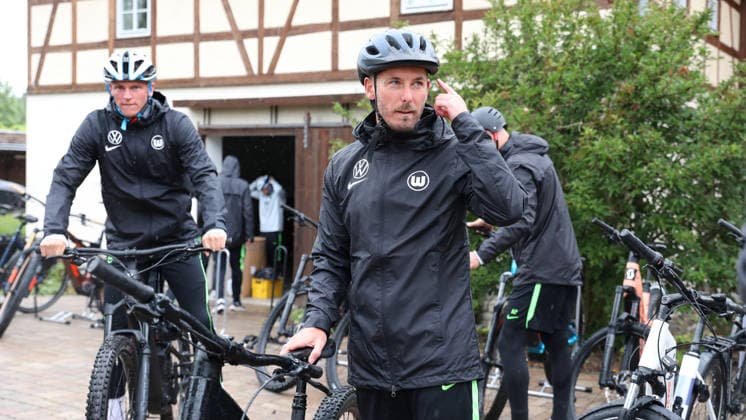 VfL Trainingslager, Weimarer Land Blankenhain, 19.07.2026, Fußball, Herren, Saison 2026 2027, 2. BL, VfL Wolfsburg, Sommer-Trainingslager: Tag 1. Fahrradtour, Cheftrainer Tobias Strobl (VfL Wolfsburg) Weimarer Land Niedersachsen Deutschland *** VfL Training Camp, Weimarer Land Blankenhain, July 19, 2026, Soccer, Men s, 2026–2027 Season, 2. Bundesliga, VfL Wolfsburg, Summer Training Camp Day 1 Bike Ride, Head Coach Tobias Strobl, VfL Wolfsburg, Weimarer Land, Lower Saxony, Germany