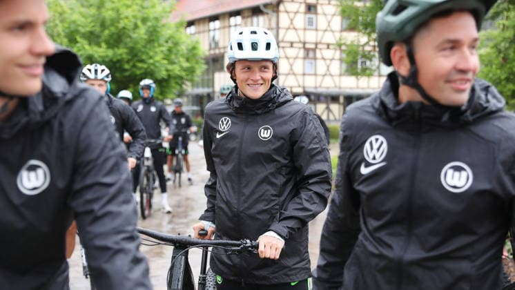 VfL Trainingslager, Weimarer Land Blankenhain, 19.07.2026, Fußball, Herren, Saison 2026 2027, 2. BL, VfL Wolfsburg, Sommer-Trainingslager: Tag 1. Fahrradtour, Fabian Reese (VfL Wolfsburg) Weimarer Land Niedersachsen Deutschland *** VfL Training Camp, Weimarer Land Blankenhain, July 19, 2026, Soccer, Men s, 2026–2027 Season, 2. Bundesliga, VfL Wolfsburg, Summer Training Camp Day 1 Bike Ride, Fabian Reese, VfL Wolfsburg, Weimarer Land, Lower Saxony, Germany