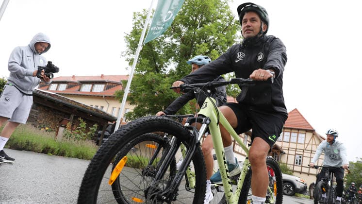 VfL Trainingslager, Weimarer Land Blankenhain, 19.07.2026, Fußball, Herren, Saison 2026 2027, 2. BL, VfL Wolfsburg, Sommer-Trainingslager: Tag 1. Fahrradtour Weimarer Land Niedersachsen Deutschland *** VfL Training Camp, Weimarer Land Blankenhain, July 19, 2026, Soccer, Men s, 2026–2027 Season, 2nd Bundesliga, VfL Wolfsburg, Summer Training Camp Day 1: Bike Tour in Weimarer Land, Lower Saxony, Germany