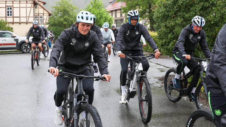 VfL Trainingslager, Weimarer Land Blankenhain, 19.07.2026, Fußball, Herren, Saison 2026 2027, 2. BL, VfL Wolfsburg, Sommer-Trainingslager: Tag 1. Fahrradtour, Fabian Reese (VfL Wolfsburg) Weimarer Land Niedersachsen Deutschland *** VfL Training Camp, Weimarer Land Blankenhain, July 19, 2026, Soccer, Men s, 2026–2027 Season, 2. Bundesliga, VfL Wolfsburg, Summer Training Camp Day 1 Bike Ride, Fabian Reese, VfL Wolfsburg, Weimarer Land, Lower Saxony, Germany