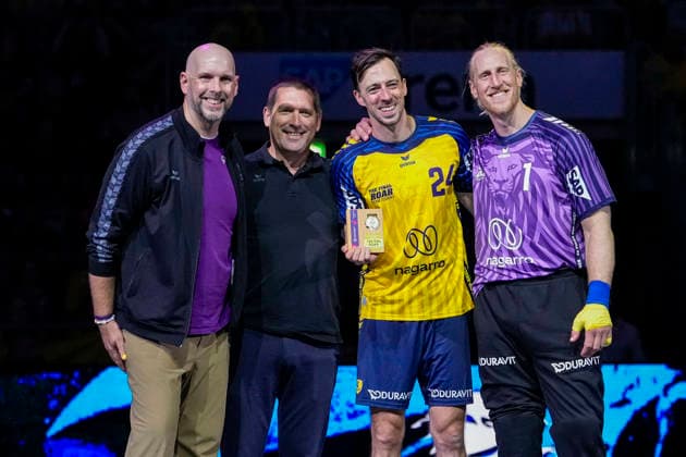 v.li.: Heiko Wipfler (Geschäftsführer Special Olympics Baden-Württemberg), Holger Bachert (Geschäftsführer Rhein-Neckar Löwen), Patrick Groetzki (Team Johnny, 24), Mikael Appelgren (Torwart, Team Apfel, 1), Das zweite Drittel findet unter dem Motto Gemeinsam Stark und Zusammen Inklusiv statt, mit Special Olympics Athleten, Menschen mit geistiger Behinderung, Inklusion im Special Olympics Baden-Württemberg (SOBW), Aktion, Action, Spielszene, 19.07.2026, Mannheim (Deutschland), Handball, The Final Roar, Team Johnny - Team Apfel *** From left: Heiko Wipfler, Executive Director of Special Olympics Baden-Württemberg; Holger Bachert, Executive Director of Rhein-Neckar Löwen; Patrick Groetzki, Team Johnny, 24; Mikael Appelgren, goalkeeper, Team Apfel, 1. The second period will be held under the motto Strong Together and Inclusive Together, featuring Special Olympics athletes, people with intellectual disabilities, inclusion in sports, Special Olympics Baden-Württemberg (SOBW), action, gameplay, July 19, 2026, Mannheim, Germany, handball, The Final Roar, Team Johnny, Team Apfel xozx