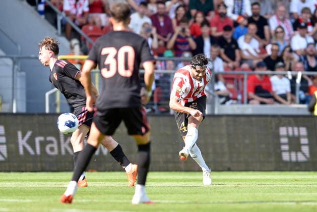 2026.07.19 Krakow Pilka nozna , sezon 2026 27 , sparing , mecz sparingowy , mecz towarzyski w ramach obchodow jubileuszu Cracovii Cracovia Krakow - Sevilla FC N z Ajdin Hasic strzela bramke na 1-0, gol, bramka Foto Krzysztof Porebski PressFocus 2026.07.19 Krakow Football , friendly game , anniversary of Cracovia , 2026 2027 season Cracovia Krakow - Sevilla FC Ajdin Hasic strzela bramke na 1-0, gol, bramka Credit: Krzysztof Porebski PressFocus NEWSPIX.PL --- newspix.pl 