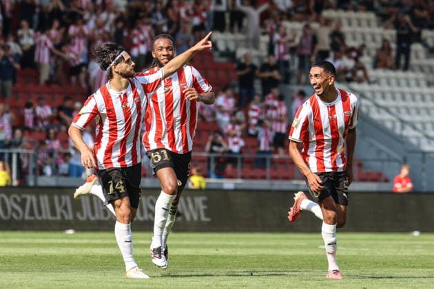 Krakow 19.07.2026. Pilka nozna Mecz jubileuszowy Cracovia - Sevilla FC --- Football friendly match Cracovia - Sevilla FC nz Ajdin Hasic, Amir Al-Ammari, Brahim Traore gol, celebracja gola, radosc, cieszynka, zdobyta bramka, goal celebration Fot. Konrad Swierad Arena Akcji NEWSPIX.PL --- newspix.pl 