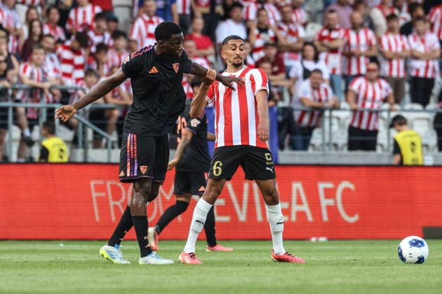 Krakow 19.07.2026. Pilka nozna Mecz jubileuszowy Cracovia - Sevilla FC --- Football friendly match Cracovia - Sevilla FC nz Lucien Agoume, Amir Al-Ammari Fot. Konrad Swierad Arena Akcji NEWSPIX.PL --- newspix.pl 