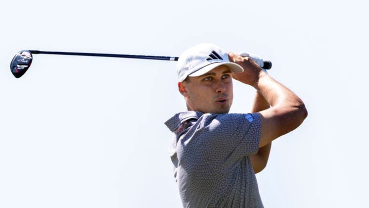 SOUTHPORT, ENGLAND 20260719 Ludvig Aberg slar ut pa det tredje halet och tittar oroligt pa sin boll som är pa väg ut i ruffen under tävlingens sista dag pa The Open Championship pa Royal Birkdale Golf Club. SOUTHPORT ENGLAND x1019x *** SOUTHPORT, ENGLAND 20260719 Ludvig Aberg mis-hits his third shot and watches anxiously as his ball heads toward the rough on the final day of The Open Championship at Royal Birkdale Golf Club in SOUTHPORT, ENGLAND x1019x  Copyright: xChristerxHöglund TTx BRITISH OPEN CHAMPIONSHIP