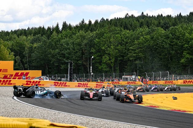 Formula One GP Spa Francorchamps, Belgium. Sunday, July 19, 2026 George Russell 63, Mercedes-AMG Petronas F1 Team crashes with Lewis Hamilton 44, Scuderia Ferrari HP; Formula One GP Spa Francorchamps, Belgium. Sunday, July 19, 2026 *** Formula One Grand Prix at Spa-Francorchamps, Belgium, Sunday, July 19, 2026: George Russell (63), Mercedes AMG Petronas F1 Team, crashes with Lewis Hamilton (44), Scuderia Ferrari HP. Formula One Grand Prix at Spa-Francorchamps, Belgium, Sunday, July 19, 2026 Copyright: xBEAUTIFULxSPORTS Erlhofx