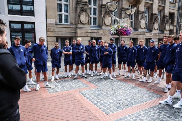 Fussball, 3.Liga Saison 2026 2027 Saisonvorbereitung MSV Duisburg auf dem Duisburger Stadtfest 19.07.2026, Königstrasse Duisburg Die Mannschaft vom MSV Duisburg auf dem Duisburger Stadtfest Duisburg Königstrasse Nordrhein-Westfalen Deutschland *** Sports, Soccer, 3rd Division, 2026–2027 Season, Preseason: MSV Duisburg at the Duisburg City Festival on July 19, 2026, Königstrasse, Duisburg The MSV Duisburg team at the Duisburg City Festival, Duisburg, Königstrasse, North Rhine-Westphalia, Germany