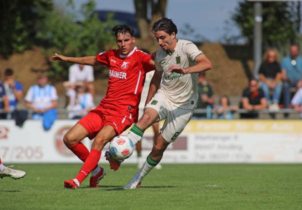 Fussball, Herren, Saison 2026 2027, TSV Aindling - TSV 1860 München, Testspiel, Vorbereitung Cristian Leone (TSV 1860 München) im Zweikampf um den Ball *** Soccer, Men s, 2026–2027 Season, TSV Aindling vs. TSV 1860 Munich, Friendly Match, Preseason: Cristian Leone of TSV 1860 Munich in a battle for the ball