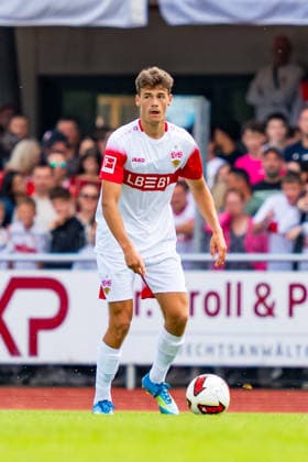 Testspiel: TSG Balingen vs. VfB Stuttgart; 19.07.2026 Balingen, GERMANY - 19. July 2027: Lauri Penna (VfB Stuttgart, 49) während dem Testspiel zwischen der TSG Balingen und dem VfB Stuttgart in der BIZERBA ARENA, Balingen. *** Friendly Match: TSG Balingen vs. VfB Stuttgart, July 19, 2026, Balingen, GERMANY; July 19, 2027, Lauri Penna, VfB Stuttgart, age 49, during the friendly match between TSG Balingen and VfB Stuttgart at the BIZERBA ARENA, Balingen Copyright: xBEAUTIFULxSPORTS Steinx