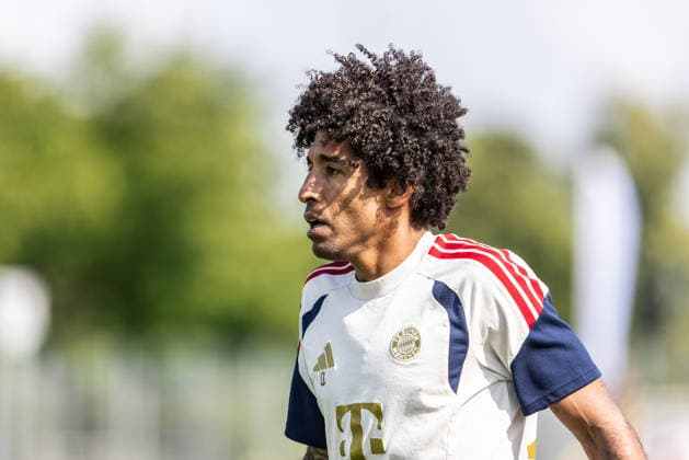 SSV Ulm 1846 Fußball vs FC Bayern München II, Fussball, Freundschaftsspiel, Saisoneröffnung SSV Ulm 1846 Fußball, Donaustadion Ulm 19.07.26 Freisteller Einzelbild Portrait Porträt Dante ((FC Bayern München II, Cheftrainer) SSV Ulm 1846 Fußball vs FC Bayern München II, Fussball, Freundschaftsspiel, Saisoneröffnung SSV Ulm 1846 Fußball, Donaustadion Ulm 19.07.26 Foto: Lucca Fundel Ulm Donaustadion Baden-Württemberg Deutschland *** SSV Ulm 1846 Soccer vs. FC Bayern Munich II, Soccer, Friendly Match, SSV Ulm 1846 Soccer Season Opener, Donaustadion Ulm, July 26, 2019; cropped single image, portrait of Dante, FC Bayern Munich II; head coach of SSV Ulm 1846 Soccer vs. FC Bayern Munich II, soccer, friendly match, season opener for SSV Ulm 1846 Soccer, Donaustadion Ulm, July 26, 2019, Photo by Lucca Fundel, Ulm, Donaustadion, Baden-Württemberg, Germany
