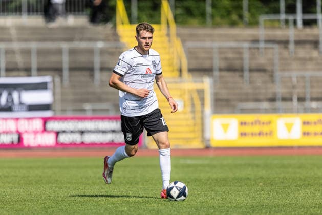 SSV Ulm 1846 Fußball vs FC Bayern München II, Fussball, Freundschaftsspiel, Saisoneröffnung SSV Ulm 1846 Fußball, Donaustadion Ulm 19.07.26 Freisteller Einzelbild Steffen Meuer (SSV Ulm 1846 Fußball, 18) SSV Ulm 1846 Fußball vs FC Bayern München II, Fussball, Freundschaftsspiel, Saisoneröffnung SSV Ulm 1846 Fußball, Donaustadion Ulm 19.07.26 Foto: Lucca Fundel Ulm Donaustadion Baden-Württemberg Deutschland *** SSV Ulm 1846 Soccer vs. FC Bayern Munich II, Soccer, Friendly Match, SSV Ulm 1846 Soccer Season Opener, Donaustadion Ulm, July 26, 2019, cropped single image by Steffen Meuer, SSV Ulm 1846 Soccer, 18 SSV Ulm 1846 Soccer vs. FC Bayern Munich II, Soccer, Friendly Match, SSV Ulm 1846 Soccer Season Opener, Donaustadion Ulm, July 26, 2019, Photo by Lucca Fundel, Ulm, Donaustadion, Baden-Württemberg, Germany