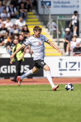 SSV Ulm 1846 Fußball vs FC Bayern München II, Fussball, Freundschaftsspiel, Saisoneröffnung SSV Ulm 1846 Fußball, Donaustadion Ulm 19.07.26 Freisteller Einzelbild Steffen Meuer (SSV Ulm 1846 Fußball, 18) SSV Ulm 1846 Fußball vs FC Bayern München II, Fussball, Freundschaftsspiel, Saisoneröffnung SSV Ulm 1846 Fußball, Donaustadion Ulm 19.07.26 Foto: Lucca Fundel Ulm Donaustadion Baden-Württemberg Deutschland *** SSV Ulm 1846 Soccer vs. FC Bayern Munich II, Soccer, Friendly Match, SSV Ulm 1846 Soccer Season Opener, Donaustadion Ulm, July 26, 2019, cropped single image by Steffen Meuer, SSV Ulm 1846 Soccer, 18 SSV Ulm 1846 Soccer vs. FC Bayern Munich II, Soccer, Friendly Match, SSV Ulm 1846 Soccer Season Opener, Donaustadion Ulm, July 26, 2019, Photo by Lucca Fundel, Ulm, Donaustadion, Baden-Württemberg, Germany