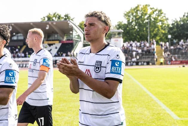 SSV Ulm 1846 Fußball vs FC Bayern München II, Fussball, Freundschaftsspiel, Saisoneröffnung SSV Ulm 1846 Fußball, Donaustadion Ulm 19.07.26 nach Spielende Tibet Erkan Sevik (SSV Ulm 1846 Fußball, 41, U19-Spieler) SSV Ulm 1846 Fußball vs FC Bayern München II, Fussball, Freundschaftsspiel, Saisoneröffnung SSV Ulm 1846 Fußball, Donaustadion Ulm 19.07.26 Foto: Lucca Fundel Ulm Donaustadion Baden-Württemberg Deutschland *** SSV Ulm 1846 Soccer vs. FC Bayern Munich II, Soccer, Friendly Match, SSV Ulm 1846 Soccer Season Opener, Donaustadion Ulm, July 26, 19, after the game: Tibet Erkan Sevik, SSV Ulm 1846 Soccer, 41, U19 player SSV Ulm 1846 Soccer vs. FC Bayern Munich II, Soccer, Friendly Match, Season Opener for SSV Ulm 1846 Soccer, Donaustadion, Ulm, July 26, 2019. Photo by Lucca Fundel, Ulm, Donaustadion, Baden-Württemberg, Germany
