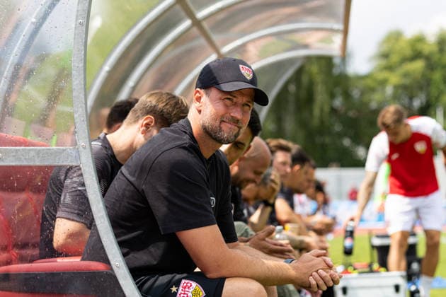 Deutschland: TSG Balingen vs VfB Stuttgart, Testspiel, Saison 2026 27, (Balingen): Sebastian Hoeneß Sebastian Hoeness, (Trainer, VfB Stuttgart) Portraitfoto, Portrait, Einzelaufnahme, Porträt Balingen Bizerba-Arena Baden Württemberg Deutschland *** Germany: TSG Balingen vs. VfB Stuttgart, Friendly Match, 2026–27 Season, Balingen; Sebastian Hoeneß, Coach, VfB Stuttgart; Portrait Photo, Portrait, Individual Shot, Portrait; Balingen, Bizerba Arena, Baden-Württemberg, Germany Copyright: xBenedictxChristx