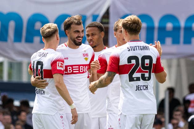 Deutschland: TSG Balingen vs VfB Stuttgart, Testspiel, Saison 2026 27, (Balingen): Jovan Milosevic, (VfB Stuttgart, 19) freut sich mit Chris Führich Chris Fuehrich, (VfB Stuttgart, 10), Finn Jeltsch, (VfB Stuttgart, 29) nach Tor Balingen Bizerba-Arena Baden Württemberg Deutschland *** Germany: TSG Balingen vs. VfB Stuttgart, Friendly Match, 2026–27 Season, Balingen, Jovan Milosevic, VfB Stuttgart, No. 19, celebrates with Chris Führich, VfB Stuttgart, No. 10, and Finn Jeltsch, VfB Stuttgart, No. 29, after a goal at the Bizerba Arena in Balingen, Baden-Württemberg, Germany Copyright: xBenedictxChristx