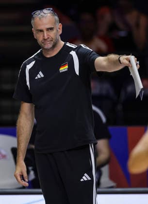 WomenÕs Volleyball Nations League - Belgrade 2026 Germany s head coach Massimo Botti reacts during the MenÕs Volleyball Nations League Pool 7 match between Germany and Ukraine at Belgrade Arena on July 19, 2026 in Belgrade, Serbia. Belgrade Serbia Copyright: xSrdjanxStevanovicx x