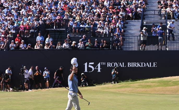 Cameron Young (USA) splashes out of a bunker on the 18th Green, almost holes it but drops a shot to -9 but is the clubhouse leader. As he leaves the green and salutes the crowd. 154th Open Golf Championships, Royal Birkdale, Southport, UK - 19 Jul 2026Southport Royal Birkdale United Kingdom  Copyright: xGreigxCowie Shutterstockx 16988299t