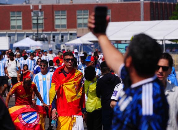 Spain v Argentina - FIFA World Cup, WM, Weltmeisterschaft, Fussball 2026 - Final NEW JERSEY, UNITED STATES - JULY 19: Fans gather prior the FIFA World Cup 2026 Final match between Spain and Argentina at New Jersey Stadium (MetLife Stadium) in East Rutherford, New Jersey, USA, on July 19, 2026. Evrim Aydin Anadolu New Jersey United States. Editorial use only. Please get in touch for any other usage.  Copyright: x2026xAnadoluxEvrimxAydinx