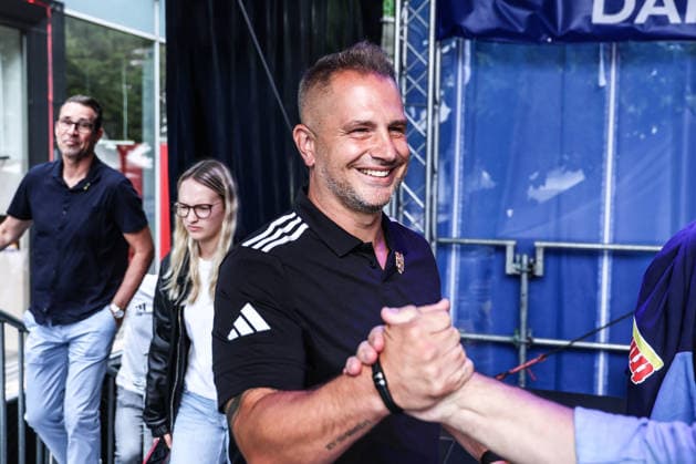 Fussball, 3.Liga Saison 2026 2027 Saisonvorbereitung MSV Duisburg auf dem Duisburger Stadtfest 19.07.2026, Königstrasse Duisburg Chris Schmoldt (Leiter Kaderplanung und Strategie, MSV Duisburg) Duisburg Königstrasse Nordrhein-Westfalen Deutschland *** Sports, Soccer, 3rd Division, 2026–2027 Season, MSV Duisburg’s preseason preparations at the Duisburg City Festival on July 19, 2026, Königstrasse, Duisburg; Chris Schmoldt, Head of Roster Planning and Strategy, MSV Duisburg; Duisburg, Königstrasse, North Rhine-Westphalia, Germany