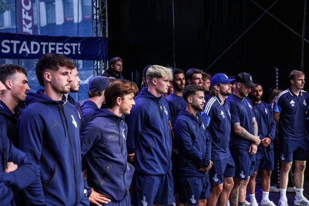 Fussball, 3.Liga Saison 2026 2027 Saisonvorbereitung MSV Duisburg auf dem Duisburger Stadtfest 19.07.2026, Königstrasse Duisburg Die Spieler vom MSV Duisburg auf dem Stadtfest Duisburg Königstrasse Nordrhein-Westfalen Deutschland *** Sports, Soccer, 3rd Division, 2026–2027 Season: MSV Duisburg s preseason preparations at the Duisburg City Festival on July 19, 2026, Königstrasse, Duisburg. The MSV Duisburg players at the Duisburg City Festival on Königstrasse, North Rhine-Westphalia, Germany