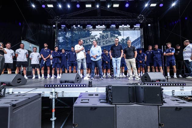 Fussball, 3.Liga Saison 2026 2027 Saisonvorbereitung MSV Duisburg auf dem Duisburger Stadtfest 19.07.2026, Königstrasse Duisburg Dietmar Hirsch (Cheftrainer, MSV Duisburg) dmp+ Chris Schmoldt (Leiter Kaderplanung und Strategie, MSV Duisburg) Duisburg Königstrasse Nordrhein-Westfalen Deutschland *** Sports, Soccer, 3rd Division, 2026–2027 Season, MSV Duisburg’s preseason preparations at the Duisburg City Festival on July 19, 2026, Königstrasse, Duisburg; Dietmar Hirsch, Head Coach, MSV Duisburg; dmp Chris Schmoldt, Head of Roster Planning and Strategy, MSV Duisburg; Duisburg, Königstrasse, North Rhine-Westphalia, Germany