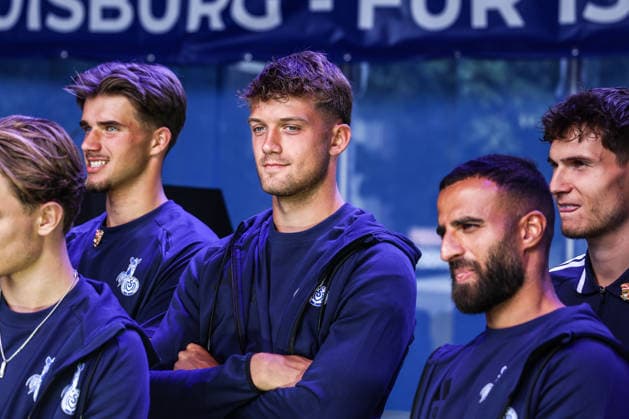Fussball, 3.Liga Saison 2026 2027 Saisonvorbereitung MSV Duisburg auf dem Duisburger Stadtfest 19.07.2026, Königstrasse Duisburg Laurenz Jennissen (MSV Duisburg, 21) Ben Schlicke (MSV Duisburg, 40) Ramien Safi (MSV Duisburg, 19) Martin Ens (MSV Duisburg, 4) Duisburg Königstrasse Nordrhein-Westfalen Deutschland *** Sports, Soccer, 3rd Division 2026–2027 Season: MSV Duisburg’s Preseason at the Duisburg City Festival on July 19, 2026, Königstrasse, Duisburg; Laurenz Jennissen, MSV Duisburg; 21 Ben Schlicke, MSV Duisburg; 40 Ramien Safi, MSV Duisburg; 19 Martin Ens, MSV Duisburg; 4 Duisburg, Königstrasse, North Rhine-Westphalia, Germany