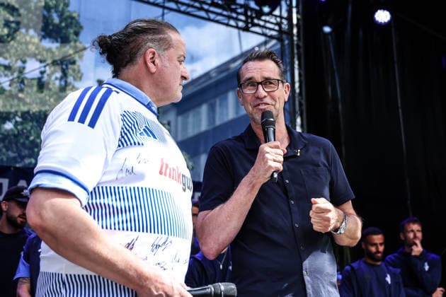 Fussball, 3.Liga Saison 2026 2027 Saisonvorbereitung MSV Duisburg auf dem Duisburger Stadtfest 19.07.2026, Königstrasse Duisburg Bülent Aksen (Moderation) Michael Preetz (Geschäftsführer MSV Duisburg) Duisburg Königstrasse Nordrhein-Westfalen Deutschland *** Sports, Soccer, 3rd Division 2026–2027 Season: MSV Duisburg’s Preseason at the Duisburg City Festival on July 19, 2026, Königstrasse, Duisburg; Bülent Aksen; Hosted by Michael Preetz, Managing Director of MSV Duisburg; Duisburg, Königstrasse, North Rhine-Westphalia, Germany