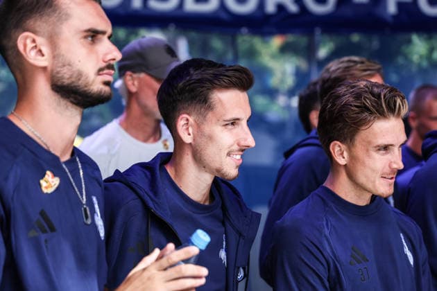 Fussball, 3.Liga Saison 2026 2027 Saisonvorbereitung MSV Duisburg auf dem Duisburger Stadtfest 19.07.2026, Königstrasse Duisburg Conor Noß (MSV Duisburg,14) Patrick Sussek (MSV Duisburg, 37) Duisburg Königstrasse Nordrhein-Westfalen Deutschland *** Sports, Soccer, 3rd Division 2026–2027 Season: MSV Duisburg s preseason preparations at the Duisburg City Festival on July 19, 2026, Königstrasse, Duisburg; Conor Noß, MSV Duisburg, 14; Patrick Sussek, MSV Duisburg, 37; Duisburg, Königstrasse, North Rhine-Westphalia, Germany