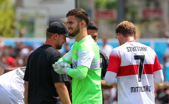 19.07.2026, Deutschland, Balingen, Fußball Bundesliga, Saison 2026 2027, Testspiel, TSG Balingen vs. VfB Stuttgart, v.l. VfB Trainer Sebastian Hoeneß, Dennis Seimen (VfB) *** July 19, 2026, Germany, Balingen, Bundesliga, 2026–2027 season, Friendly match, TSG Balingen vs. VfB Stuttgart, from left: VfB coach Sebastian Hoeneß, Dennis Seimen (VfB)
