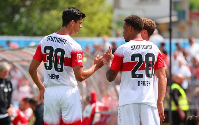 19.07.2026, Deutschland, Balingen, Fußball Bundesliga, Saison 2026 2027, Testspiel, TSG Balingen vs. VfB Stuttgart, v.l. Chema (VfB), Nikolas Nartey (VfB), Grischa Prömel (VfB) *** July 19, 2026, Germany, Balingen, Bundesliga, 2026–2027 season, Friendly Match, TSG Balingen vs. VfB Stuttgart, from left: Chema (VfB), Nikolas Nartey (VfB), Grischa Prömel (VfB)