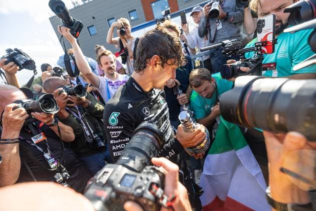 FORMULA 1 Moet & Chandon GRAND PRIX DE BELGIQUE 2026 SPA- JULY 16 : Kimi Antonelli Mercedes vainqueur GP F1 Belgique - Celebration avec son team pictured during the Formula 1 Moet& Chandon Prix De Belgique 2026, on July 16, 2026 in Belgium, 16 07 2026 Monaco Monaco  Copyright: xBouchezbenx