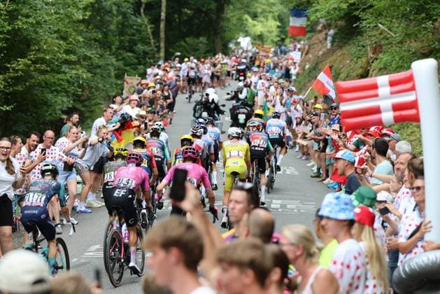 Tour de France 2026 - UCI Cycling Race Pierre Teyssot MAXPPP ; Tour de France 2026 - UCI Cycling Race. Plateau de Solaison, France on July 19, 2026. UAE Team Emirates - XRG s Slovenian rider Tadej Pogacar wearing the overall leader s yellow jersey, UAE Team Emirates XRG s Mexican rider Isaac Del Toro, Decathlon CMA CGM Team s French rider Paul Seixas wearing the best young rider s white jersey in a pursuing group in the ascent of the Plateau de Solaison during the 15th stage of the 113th edition of the Tour de France cycling race, 183,9 km between Champagnole and Plateau de Solaison, on July 19, 2026. Pierre Teyssot Maxppp Plateau de Solaison Haute-Savoie France  Copyright: xMAXPPPxPierrexTeyssotx TEY65387 TEY65387