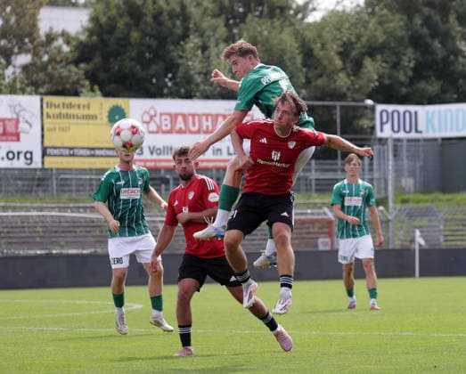 Duell zwischen Bjarne Pfundheller (VfB Luebeck) und Kaltenkirchens Max Spreitzer Fussball, Herren, Saison 2026 2027, SHFV-Pokal Achtelfinale, VfB Luebeck gegen Kaltenkirchener TS , 4-1 DFL REGULATIONS PROHIBIT ANY USE OF PHOTOGRAPHS AS IMAGE SEQUENCES AND OR QUASI-VIDEO. *** Showdown between Bjarne Pfundheller of VfB Lübeck and Max Spreitzer of Kaltenkirchen; Soccer, Men’s, 2026–2027 Season, SHFV Cup Round of 16, VfB Lübeck vs. Kaltenkirchener TS, 4–1. DFL regulations prohibit any use of photographs as image sequences and or quasi-video.