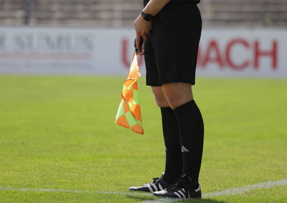 Linienrichter Fahne, Symbolfoto Fussball, Herren, Saison 2026 2027, SHFV-Pokal Achtelfinale, VfB Luebeck gegen Kaltenkirchener TS , 4-1 DFL REGULATIONS PROHIBIT ANY USE OF PHOTOGRAPHS AS IMAGE SEQUENCES AND OR QUASI-VIDEO. *** Linesman s flag, stock photo of soccer, men s, 2026–2027 season, SHFV Cup Round of 16, VfB Lübeck vs. Kaltenkirchener TS, 4–1. DFL regulations prohibit any use of photographs as image sequences and or quasi-video.