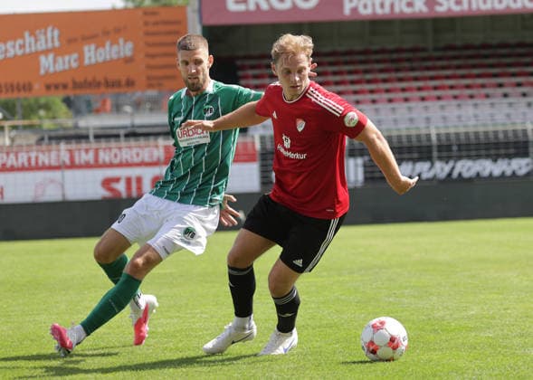Duell zwischen Selim Ajkic (VfB Luebeck) und Kaltenkirchens Ben Muegge Fussball, Herren, Saison 2026 2027, SHFV-Pokal Achtelfinale, VfB Luebeck gegen Kaltenkirchener TS , 4-1 DFL REGULATIONS PROHIBIT ANY USE OF PHOTOGRAPHS AS IMAGE SEQUENCES AND OR QUASI-VIDEO. *** Showdown between Selim Ajkic of VfB Lübeck and Ben Muegge of Kaltenkirchen; Soccer, Men s, 2026–2027 Season, SHFV Cup Round of 16, VfB Lübeck vs. Kaltenkirchener TS, 4–1. DFL regulations prohibit any use of photographs as image sequences and or quasi-video.