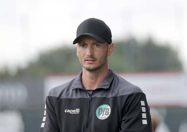Trainer Kevin Rodewald (VfB Luebeck) Fussball, Herren, Saison 2026 2027, SHFV-Pokal Achtelfinale, VfB Luebeck gegen Kaltenkirchener TS , 4-1 DFL REGULATIONS PROHIBIT ANY USE OF PHOTOGRAPHS AS IMAGE SEQUENCES AND OR QUASI-VIDEO. *** Coach Kevin Rodewald, VfB Lübeck Soccer, Men s Team, 2026–2027 Season, SHFV Cup Round of 16, VfB Lübeck vs. Kaltenkirchener TS, 4–1. DFL regulations prohibit any use of photographs as image sequences and or quasi-video.