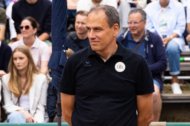 Krefeld, Deutschland 19. Juli 2026: 2. Tennis-Bundesliga Herren - 2026 - HTC Blau-Weiß Krefeld gegen Bremer TC v. 1912 Im Bild: Oberschiedsrichter Martin Maurer (DTB) HTC Blau Weiß Nordrhein Westfalen *** Krefeld, Germany, July 19, 2026 – 2026 Men’s Tennis Bundesliga: HTC Blau Weiß Krefeld vs. Bremer TC v 1912. Pictured: Head Umpire Martin Maurer, DTB, HTC Blau Weiß North Rhine-Westphalia Copyright: xFotostandx xGoertzx