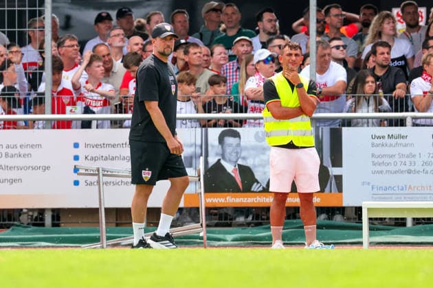 19.07.2026, Deutschland, Balingen, Fußball Bundesliga, Saison 2026 2027, Testspiel, TSG Balingen vs. VfB Stuttgart, VfB Trainer Sebastian Hoeneß *** July 19, 2026, Germany, Balingen, Bundesliga, 2026–2027 season, Friendly match, TSG Balingen vs. VfB Stuttgart, VfB Coach Sebastian Hoeneß