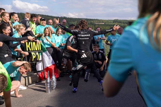 FORMULA ONE BELGIAN GRAND PRIX 2026 Kimi Antonelli 12 (ITA) Mercedes celebrates with his team after winning the race during the Formula 1 Moet & Chandon Belgian Grand Prix 2026, 10th round of the 2026 Formula 1 World Championship, WM, Weltmeisterschaft from 17th - 19th July 2026 at Circuit de Spa-Francorchamps, Stavelot, Belgium. Credit: Robbie Hoad Every Second Media Editorial use only. All images are copyright Every Second Media Limited. No images may be reproduced without prior permission. Copyright: xIMAGO EveryxSecondxMediax ESM-2070-0445 RobbiexHoadx xEveryxSecondxMediax