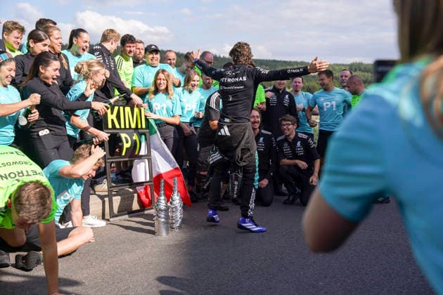 FORMULA ONE BELGIAN GRAND PRIX 2026 Kimi Antonelli 12 (ITA) Mercedes celebrates with his team after winning the race during the Formula 1 Moet & Chandon Belgian Grand Prix 2026, 10th round of the 2026 Formula 1 World Championship, WM, Weltmeisterschaft from 17th - 19th July 2026 at Circuit de Spa-Francorchamps, Stavelot, Belgium. Credit: Robbie Hoad Every Second Media Editorial use only. All images are copyright Every Second Media Limited. No images may be reproduced without prior permission. Copyright: xIMAGO EveryxSecondxMediax ESM-2070-0449 RobbiexHoadx xEveryxSecondxMediax
