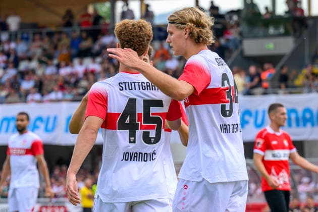 im Bild v.l.: Tor, Treffer, Jubel, Torjubel, Freude, Begeisterung, feiert, durch Lazar Jovanovic ( 45, VFB Stuttgart), Ivo Colic ( 31, TSG Balingen), Zweikampf, Action, Kampf, kaempft um den Ball, Tor, GER, Balingen Fussball, Testspiel, TSG Balingen vs VfB Stuttgart 19.07.2026, DFB DFL REGULATIONS PROHIBIT ANY USE OF PHOTOGRAPHS AS IMAGE SEQUENCES AND OR QUASI-VIDEO, *** In the photo, from left: goal, score, celebration, goal celebration, joy, excitement, celebrating, by Lazar Jovanovic 45, VFB Stuttgart, Ivo Colic 31, TSG Balingen, tackle, action, battle, fighting for the ball, goal, GER, Balingen soccer, friendly match, TSG Balingen vs. VfB Stuttgart July 19, 2026, DFB and DFL regulations prohibit any use of photographs as image sequences and or quasi-video, Copyright: HMBxMedia UwexKoch