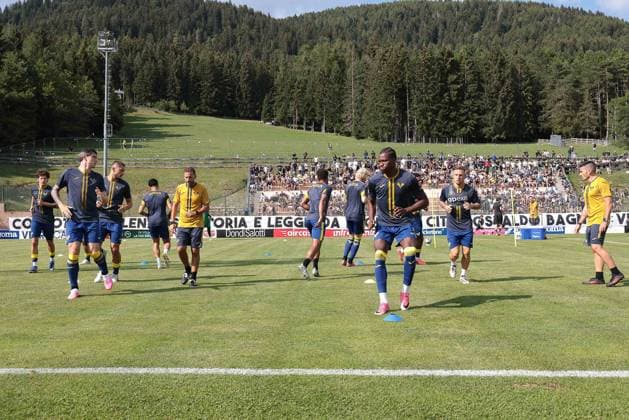 SOCCER - Other - Hellas Verona - Training and Friendly Match Photo by IPA ABACAPRESS.COM86813280 - Hellas Verona players during the warm-up for the Hellas Verona vs. Rovereto friendly match at the Sporting Center La Pineta on July 19, 2026, in Folgaria, VI. Verona Italy  Copyright: xIPAxSport ABACAx