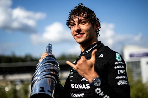 F1 - BELGIAN GRAND PRIX 2026 KIMI ANTONELLI Andrea (ita), Mercedes AMG F1 Team W16, portrait, Mercedes AMG F1 Team team picture, celebration during the Formula 1 Belgian Grand Prix 2026, 10th round of the 2026 Formula One World Championship, WM, Weltmeisterschaft from July 17 to 19, 2026 on the Circuit de Spa-Francorchamps, in Stavelot, Belgium - StavelotBelgium  Copyright: xALBERTOxVIMERCATIx