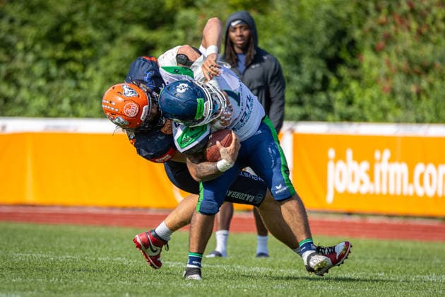 Anthony Green Jr. (Straubing Spiders, 07 Wide Receiver) tackled by Alex Mashak (ifm Razorbacks Ravensburg, 08 Defensive Back) ifm Razorbacks Ravensburg vs Straubing Spiders, American Football, German Football League, Week 11, 2026, 19.07.2026, Weingarten TeleData Stadion am Lindenhof Baden Württemberg Germany Copyright: xFootxBowl SebastianxJustx