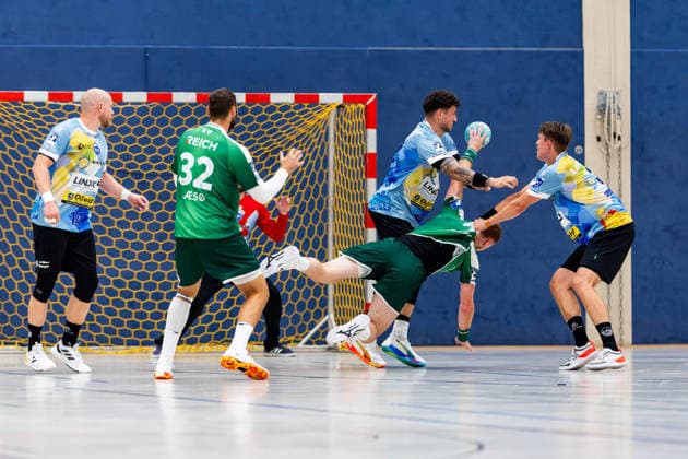 19.06.2026, GER, Handball, Maenner, Saison 26 27, Opel 1.Bl, Testspiel, ThSV Eisenach - HSG Wetzlar Justin Kurch (ThSV Eisenach,52), Oskar Joelsson (ThSV Eisenach,3), Petter Overby 99848 Wutha-Farnroda Hörselberghalle Thueringen Deutschland *** June 19, 2026, GER, Handball, Men, Season 26–27, Opel 1st Division, Friendly Match, ThSV Eisenach vs. HSG Wetzlar, Justin Kurch (ThSV Eisenach, 52), Oskar Joelsson (ThSV Eisenach, 3), Petter Overby, 99848 Wutha Farnroda, Hörselberghalle, Thuringia, Germany