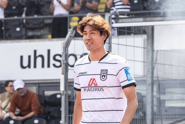 SSV Ulm 1846 Fußball vs FC Bayern München II, Fussball, Freundschaftsspiel, Saisoneröffnung SSV Ulm 1846 Fußball, Donaustadion Ulm 19.07.26 Spielervorstellung vor dem Spiel. Masaaki Takahara (SSV Ulm 1846 Fußball, 23) SSV Ulm 1846 Fußball vs FC Bayern München II, Fussball, Freundschaftsspiel, Saisoneröffnung SSV Ulm 1846 Fußball, Donaustadion Ulm 19.07.26 Foto: Lucca Fundel Ulm Donaustadion Baden-Württemberg Deutschland *** SSV Ulm 1846 Soccer vs. FC Bayern Munich II, Soccer, Friendly Match, SSV Ulm 1846 Soccer Season Opener, Donaustadion Ulm, July 26, 2019—Player introduction before the match: Masaaki Takahara, SSV Ulm 1846 Soccer, 23—SSV Ulm 1846 Soccer vs. FC Bayern Munich II, Soccer, Friendly Match, SSV Ulm 1846 Soccer Season Opener, Donaustadion Ulm, July 26, 2019, Photo by Lucca Fundel, Ulm Donaustadion, Baden-Württemberg, Germany