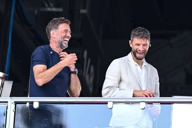 Jürgen Klopp and Thomas Müller laugh during the FIFA World Cup, WM, Weltmeisterschaft, Fussball 2026 Final match between Spain and Argentina at New York New Jersey Stadium on July 19, 2026 in East Rutherford, United States. (Photo by Harry Langer DeFodi Images) - *** Jürgen Klopp and Thomas Müller laugh during the 2026 FIFA World Cup Final between Spain and Argentina at New York New Jersey Stadium on July 19, 2026, in East Rutherford, United States. Photo by Harry Langer, DeFodi Images