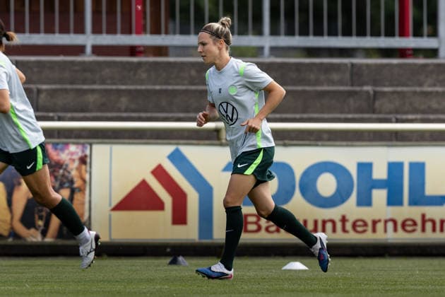 Fußball I Frauen I Testspiel I SV Meppen 1912 e.V. - VfL Wolfsburg I 19.07.2026 Svenja Huth (10, VfL Wolfsburg) Herzlake Hasetalstadion Niedersachsen Deutschland *** Soccer I Women I Friendly Match I SV Meppen 1912 e.V. vs. VfL Wolfsburg I July 19, 2026 Svenja Huth 10, VfL Wolfsburg Herzlake Hasetalstadion Lower Saxony Germany Copyright: xLobeca CedricxSiefkerx