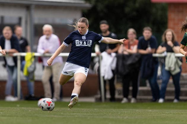 Fußball I Frauen I Testspiel I SV Meppen 1912 e.V. - VfL Wolfsburg I 19.07.2026 Marleen Kropp (9, SV Meppen 1912 e.V.) flankt den Ball. Herzlake Hasetalstadion Niedersachsen Deutschland *** Soccer I Women I Friendly Match I SV Meppen 1912 e.V. vs. VfL Wolfsburg I July 19, 2026 Marleen Kropp 9, SV Meppen 1912 e.V. crosses the ball at Herzlake Hasetalstadion, Lower Saxony, Germany Copyright: xLobeca CedricxSiefkerx